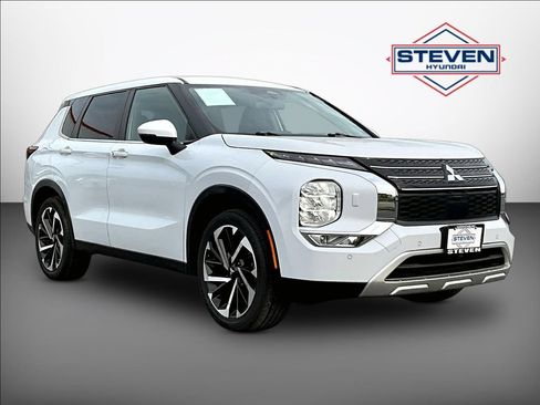 Used 2023 Mitsubishi Outlander SE AWD/4WD image 1