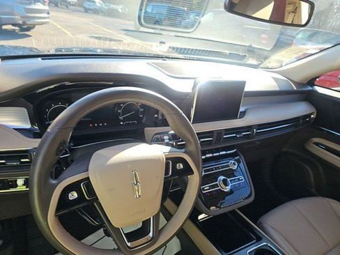 Used 2022 Lincoln Corsair AWD w/ Premium Package image 4