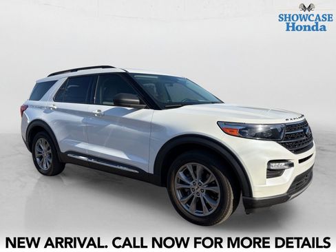 Used 2020 Ford Explorer XLT w/ Equipment Group 202A AWD/4WD image 6