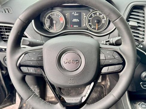 Used 2021 Jeep Cherokee Latitude Plus image 11