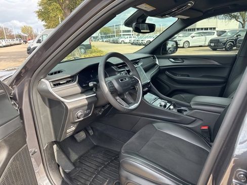 Used 2024 Jeep Grand Cherokee L Altitude image 10