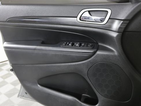 Used 2022 Jeep Grand Cherokee Laredo X image 27