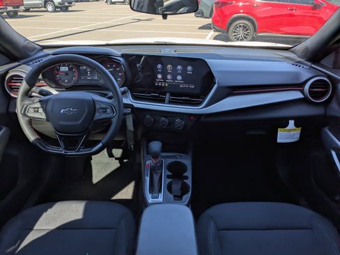 Used 2026 Chevrolet Trax RS w/ Sunroof Package image 14