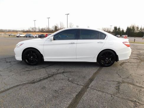 Used 2016 Honda Accord Touring image 6