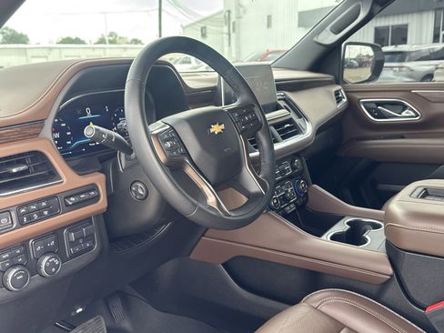 Used 2024 Chevrolet Suburban High Country w/ Max Trailering Package AWD/4WD image 5