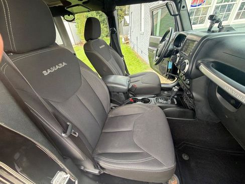 Used 2018 Jeep Wrangler Unlimited Sahara w/ Connectivity Group AWD/4WD image 22