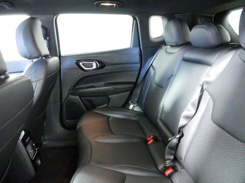 New 2025 Jeep Compass Latitude w/ Altitude Special Edition image 31