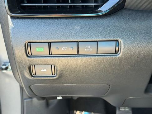 Certified 2023 Nissan Sentra SV FWD image 12