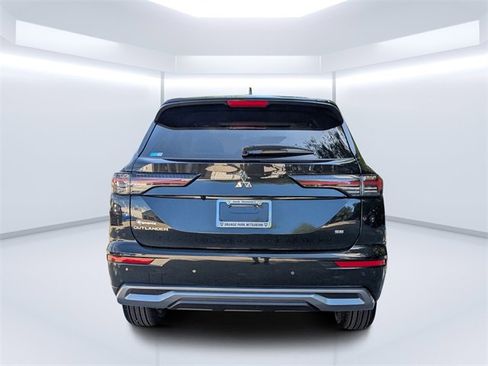 New 2025 Mitsubishi Outlander SE image 4