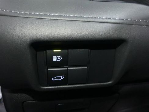 Used 2021 Toyota Highlander LE image 29