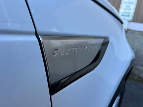 Used 2017 Land Rover Discovery HSE image 46