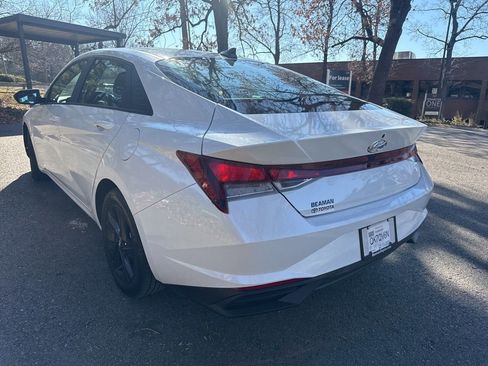 Used 2022 Hyundai Elantra SEL w/ Preferred Accessory Package image 7