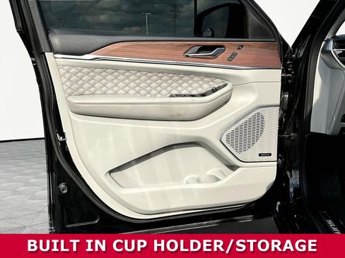 Used 2022 Jeep Grand Cherokee Summit w/ Luxury Tech Group V AWD/4WD image 20