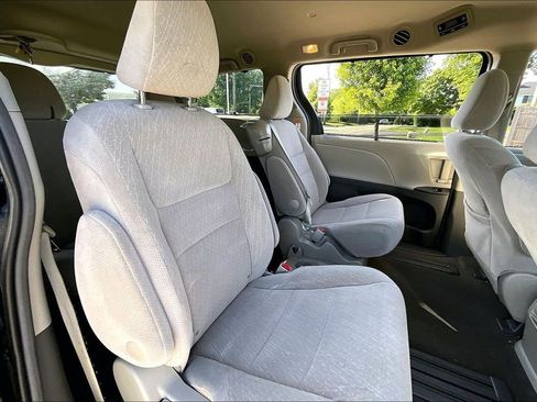 Used 2017 Toyota Sienna LE FWD image 29