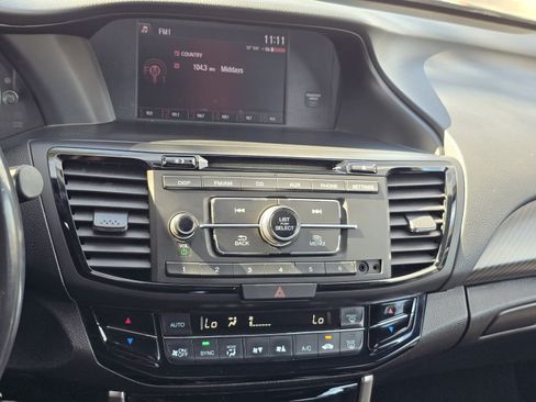 Used 2017 Honda Accord Sport Special Edition image 4