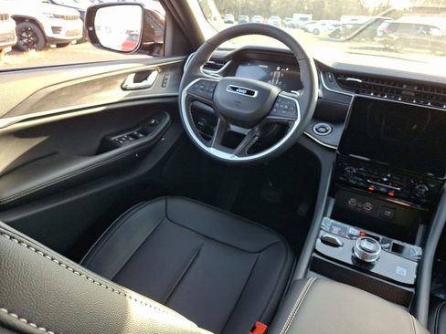 New 2025 Jeep Grand Cherokee Limited AWD/4WD image 10