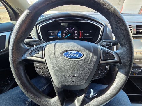 Used 2019 Ford Fusion SE image 11