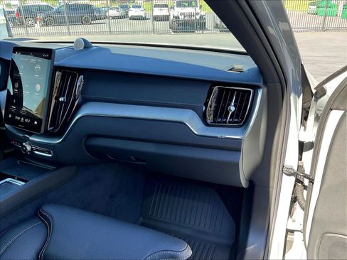 New 2026 Volvo XC60 T8 Ultra w/ Protection Package Premier image 28