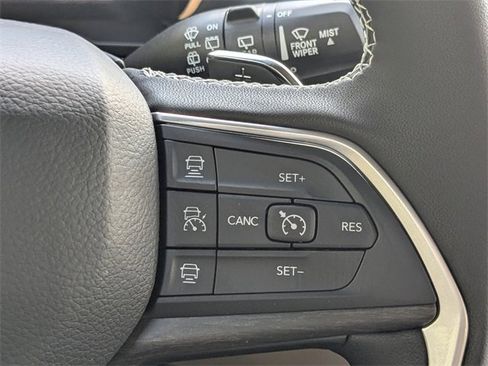 New 2025 Jeep Grand Cherokee Limited w/ Luxury Tech Group II image 27