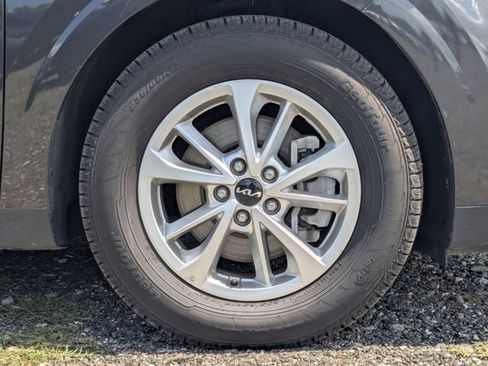 Certified 2024 Kia Carnival LX FWD image 12