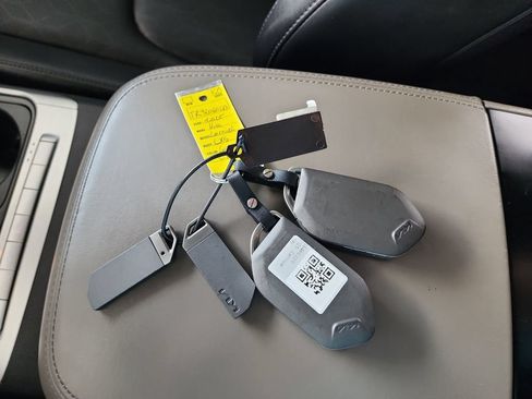 Used 2025 Kia Carnival FWD image 42