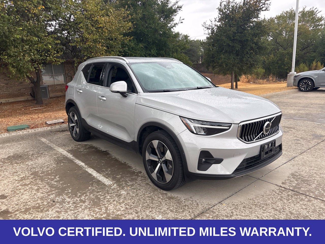 Used 2023 Volvo XC40 B5 Plus w/ Protection Package Premier AWD/4WD image 3