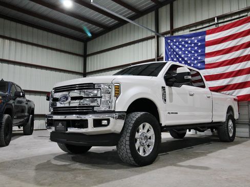 Used 2019 Ford F350 Lariat w/ Lariat Ultimate Package AWD/4WD image 3