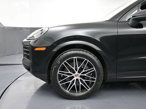 New 2026 Porsche Cayenne Base image 12
