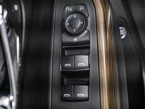 Certified 2023 GMC Acadia SLE w/ Driver Convenience Package image 22