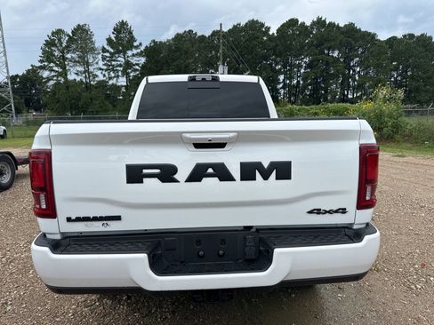 Used 2026 RAM 2500 Laramie AWD/4WD image 3