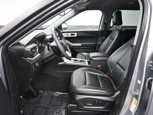 Used 2023 Ford Explorer XLT w/ Equipment Group 202A AWD/4WD image 18