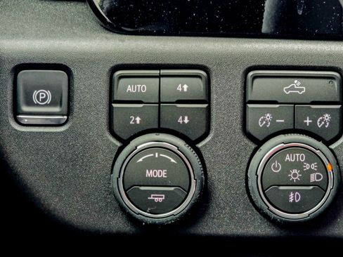 Used 2026 Chevrolet Silverado 1500 LT Trail Boss w/ Convenience Package II image 24