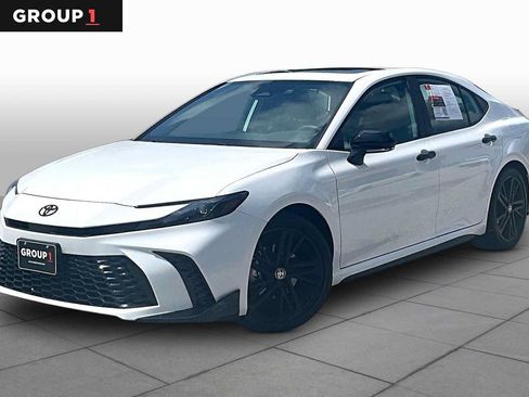 Used 2026 Toyota Camry Hybrid w/ Convenience Package FWD image 1