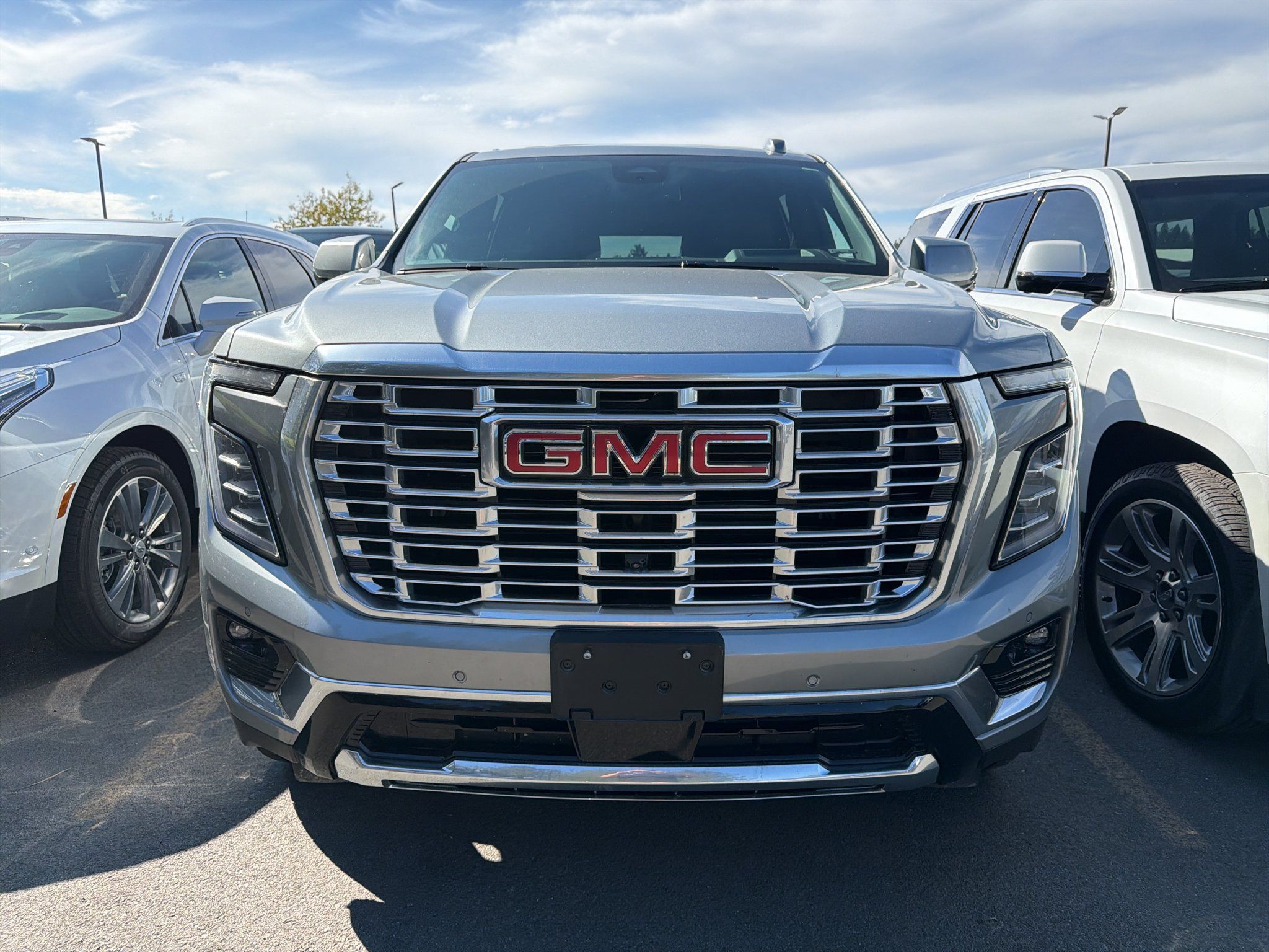 Used 2025 GMC Yukon XL Denali w/ Sun & Power Step Package AWD/4WD image 2