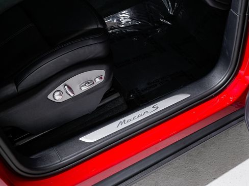 Used 2023 Porsche Macan S w/ Premium Package Plus AWD/4WD image 23