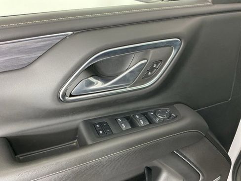 Used 2024 GMC Yukon XL SLT image 13