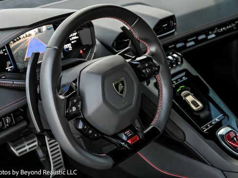Used 2021 Lamborghini Huracan EVO image 26