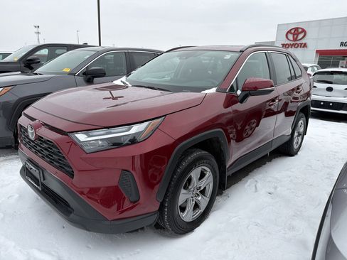 Used 2022 Toyota RAV4 XLE image 4