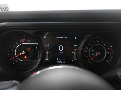 Used 2025 Jeep Wrangler Sahara image 28