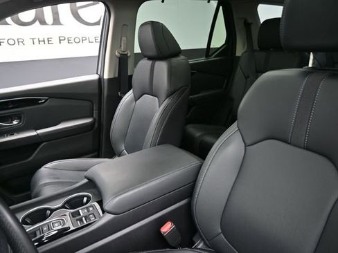 Used 2023 Honda Pilot Touring image 16