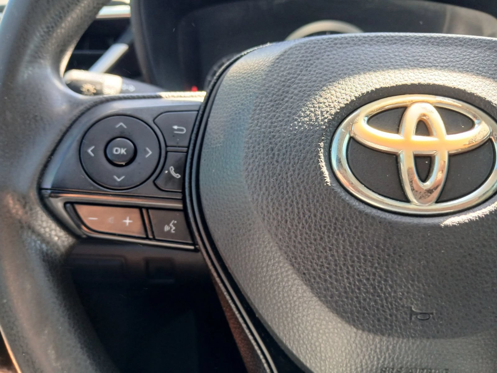 Used 2020 Toyota Corolla LE FWD image 23