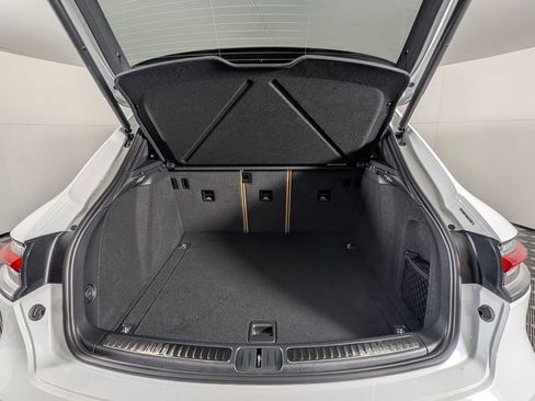 New 2026 Porsche Macan image 17