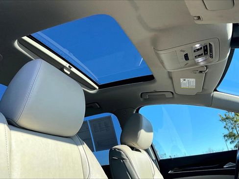 Used 2020 Buick Enclave Premium w/ Sun and Sites Package image 29