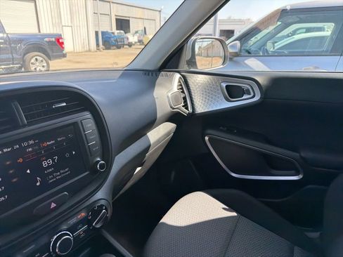 Used 2024 Kia Soul LX w/ Option Group 015 FWD image 31