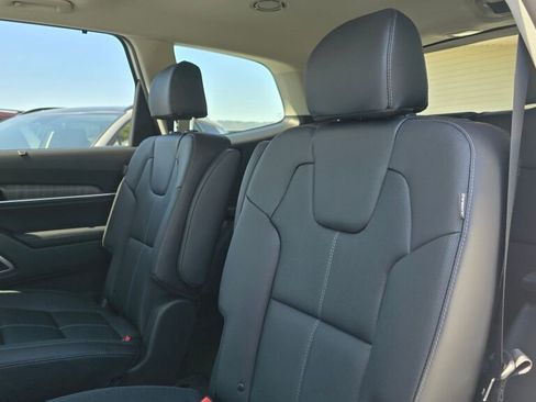 Used 2025 Kia Telluride EX w/ EX Captain's Chair Package AWD/4WD image 17