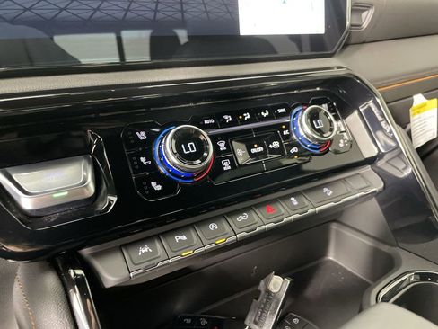 Used 2025 GMC Sierra 1500 AT4 w/ Technology Package image 18