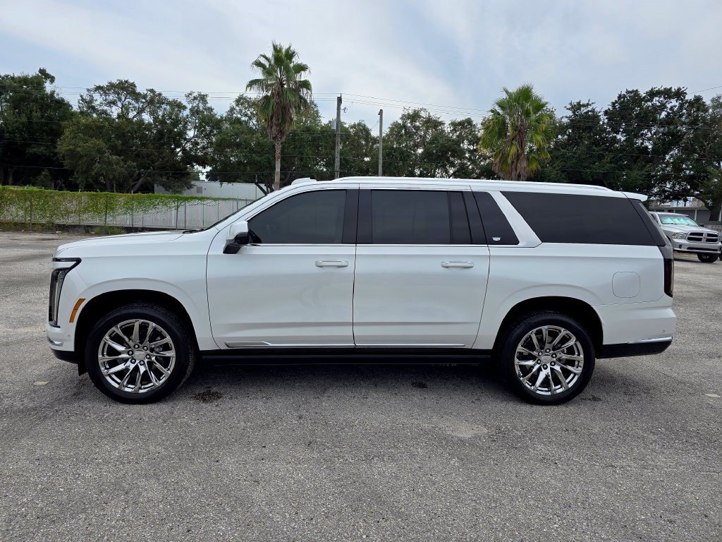 Used 2025 Cadillac Escalade ESV Premium Luxury w/ LPO, Radiant Package AWD/4WD image 3