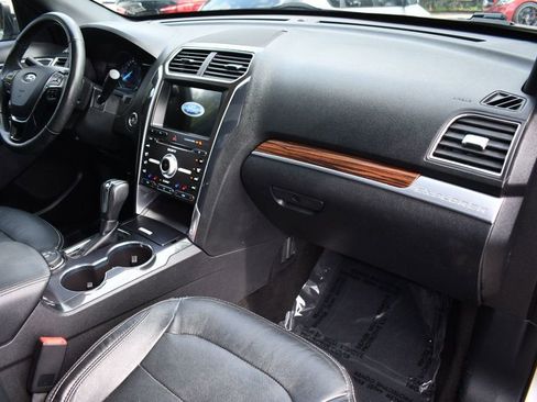 Used 2018 Ford Explorer Limited image 28