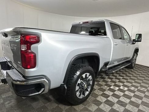 Used 2021 Chevrolet Silverado 2500 LT w/ Convenience Package AWD/4WD image 2