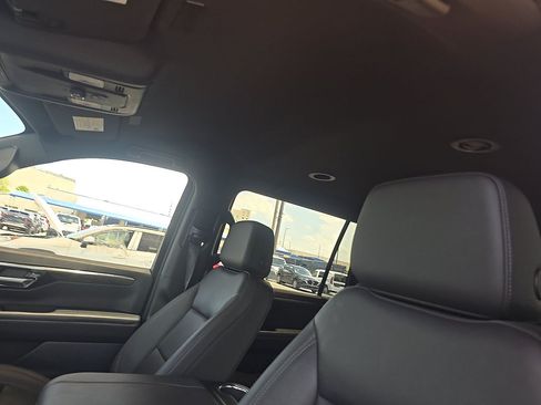 Used 2025 Chevrolet Suburban Z71 AWD/4WD image 17